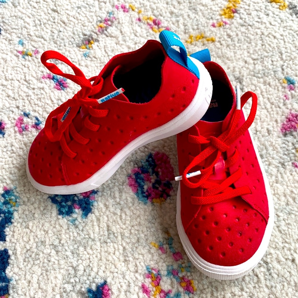Like new little kids Native shoes